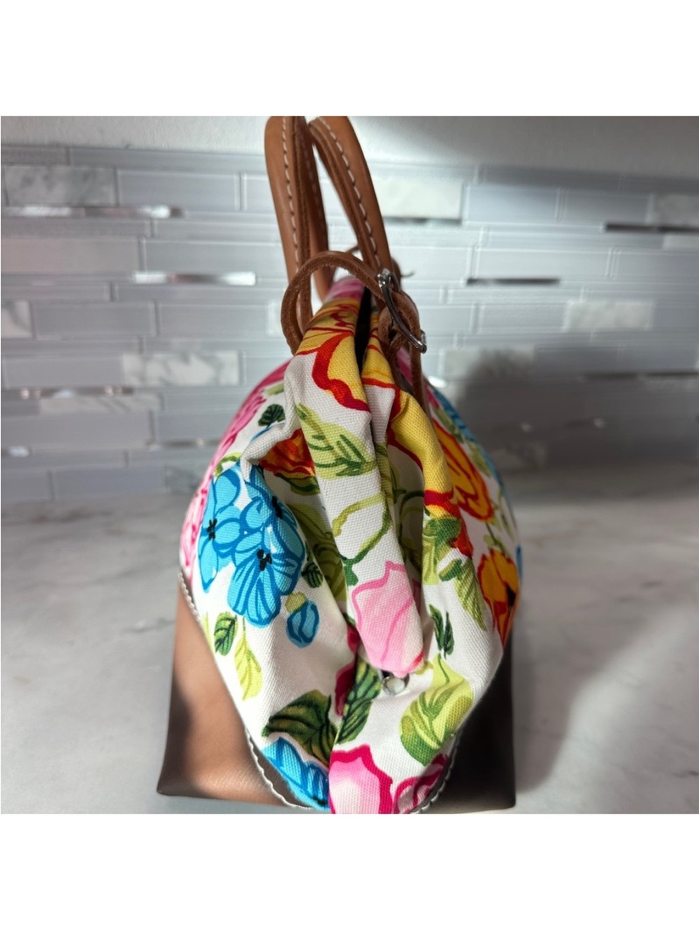 🌺Stunning Floral Hand Bag with Brown Trim - Picture 7 of 12